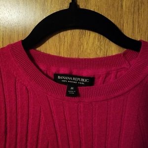 Banana Republic 100% Merino Wool Knit top, Size M, long-sleeved 🌞